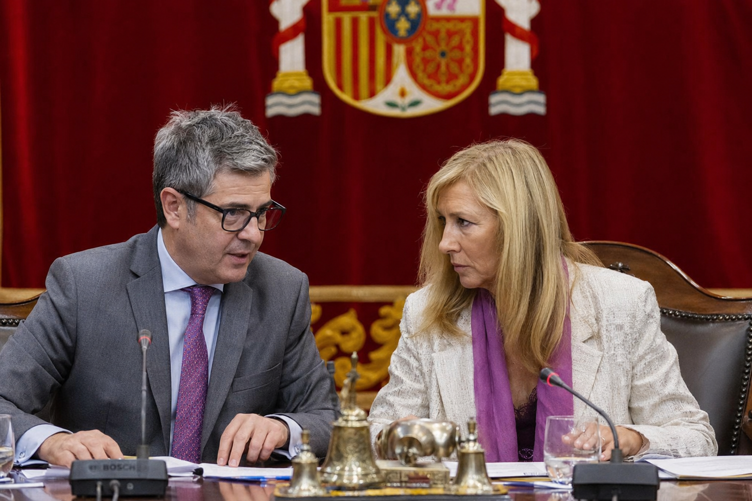 Reunión institucional en España relacionada con el debate sobre control de delitos económicos, supervisión jurídica y reforma de procesos empresariales