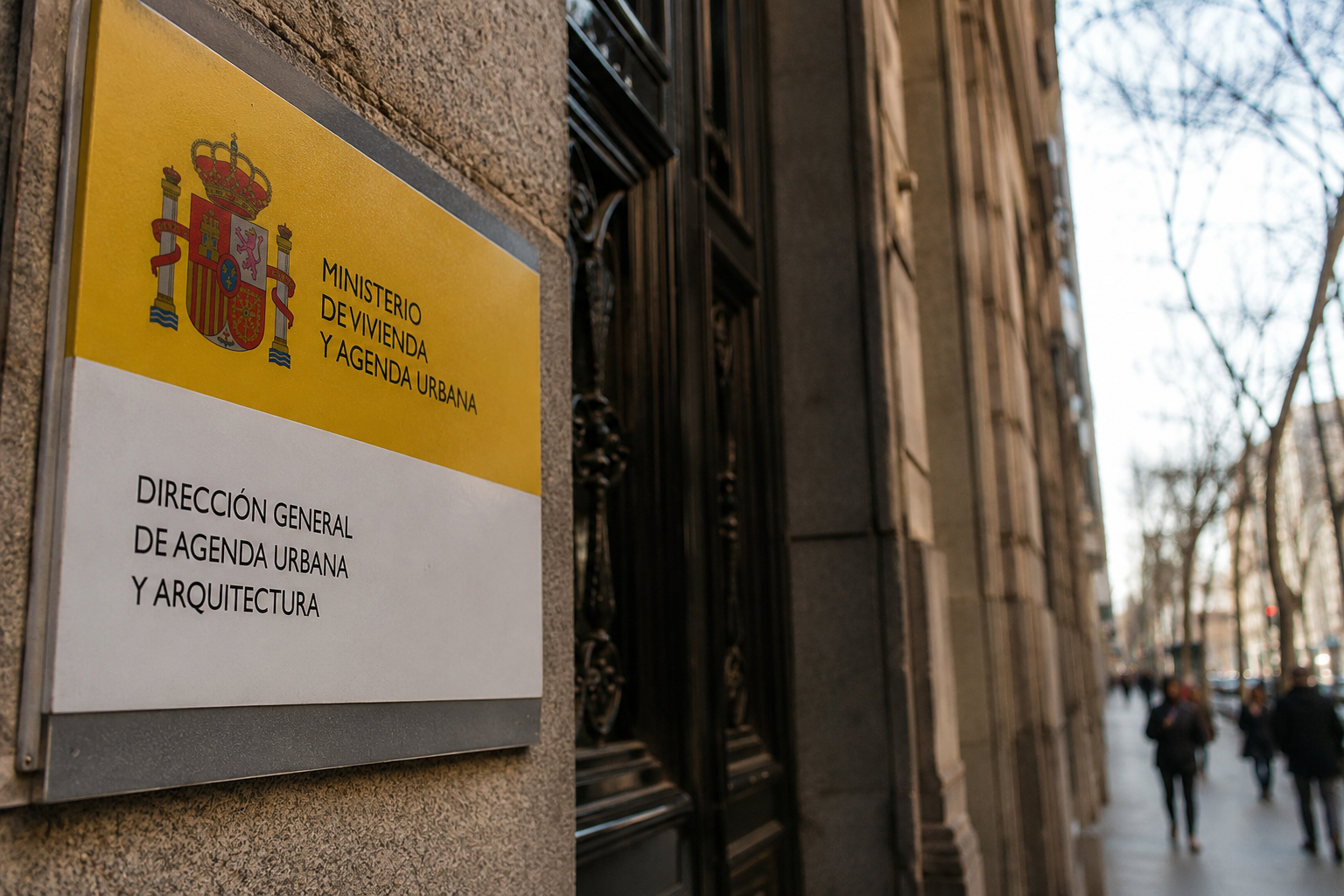 Entrada del Ministerio de Vivienda en España en una imagen relacionada con la regulación de pisos turísticos y alquileres de corta duración