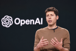 Escena de conferencia tecnológica con un directivo hablando sobre inteligencia artificial y el impacto futuro de la IA en el trabajo y la productividad